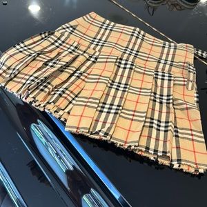 Burberry skirt